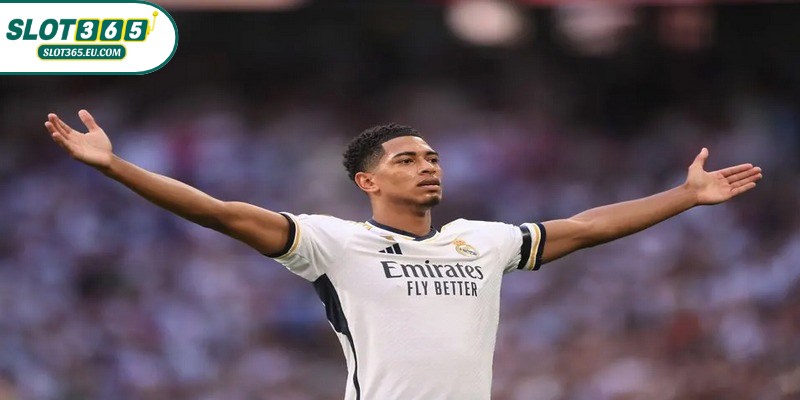 Jude Bellingham của câu lạc bộ Real Madrid top 10 cầu thủ sáng giá mùa giải